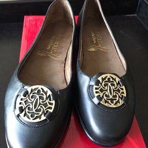 Black leather flats 💕